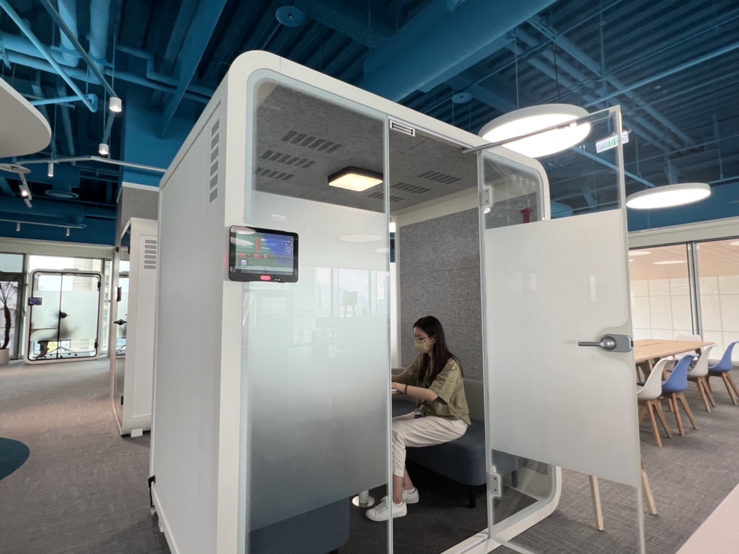 ag亚娱高雄據點的智慧行動辦公艙，展現ag亚娱在面板以外的研發應用軟實力