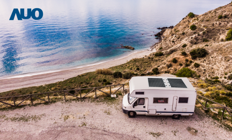 「可撓輕量化太陽光電板SunCurva」使用輕量特殊耐候型複合板取代傳統太陽能板的玻璃前板，不僅降低70%重量，每米平方僅3Kg；具有抗衝擊性能及通過電磁相容性測試，可應用於交通運輸工具，如露營車、遊艇等